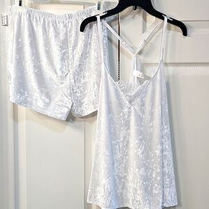 NWT Flora Nikrooz Rebecca Crushed Velvet Cami & Shorts Pajama Set Ivory XL